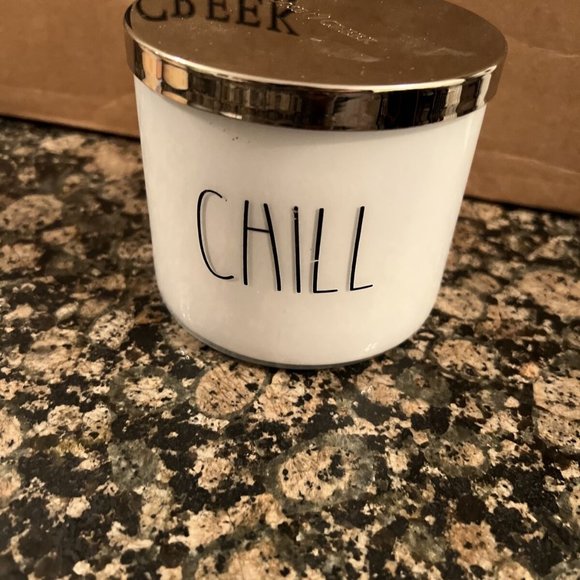 Goose Creek Jasmine & Vetiver - Chill 3-Wick Candle - Picture 2 of 3